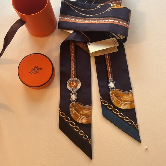 Hermes Twilly Navy and Gold Silk mini Scarf - Picture 6 of 7